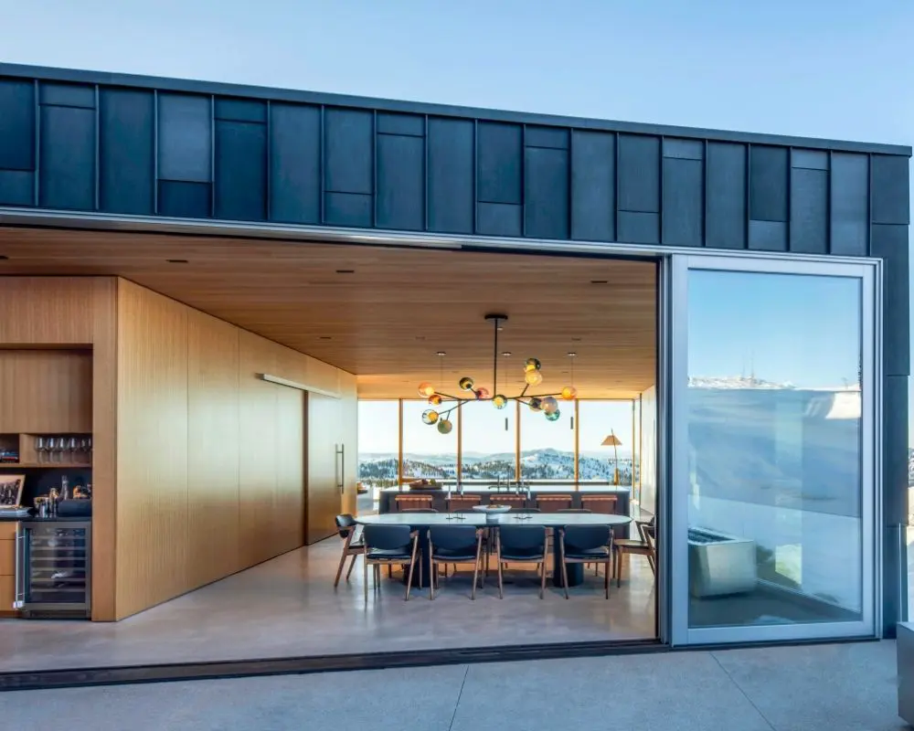 Una casa de montaña que se inspira en figuras de papel