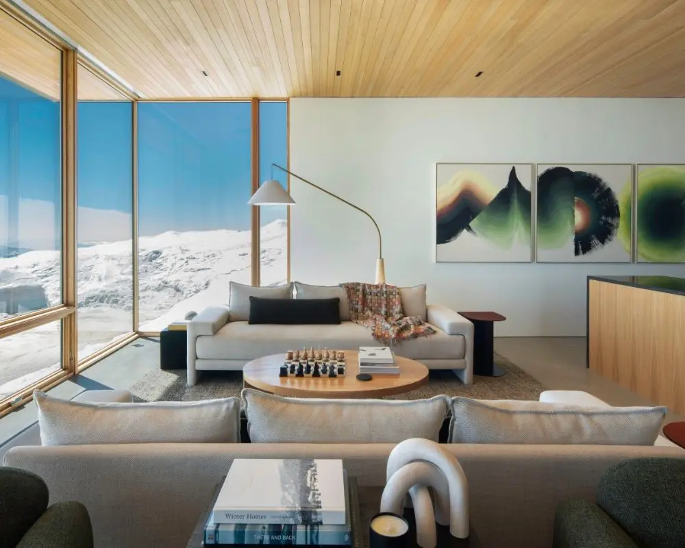 Una casa de montaña que se inspira en figuras de papel