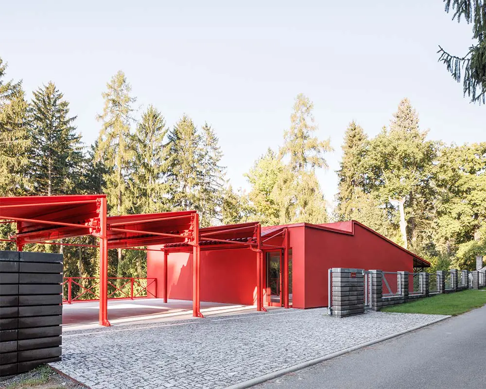 Esta casa es como un ‘organismo vivo’ que se integra en el bosque Esta casa es como un ‘organismo vivo’ que se integra en el bosque