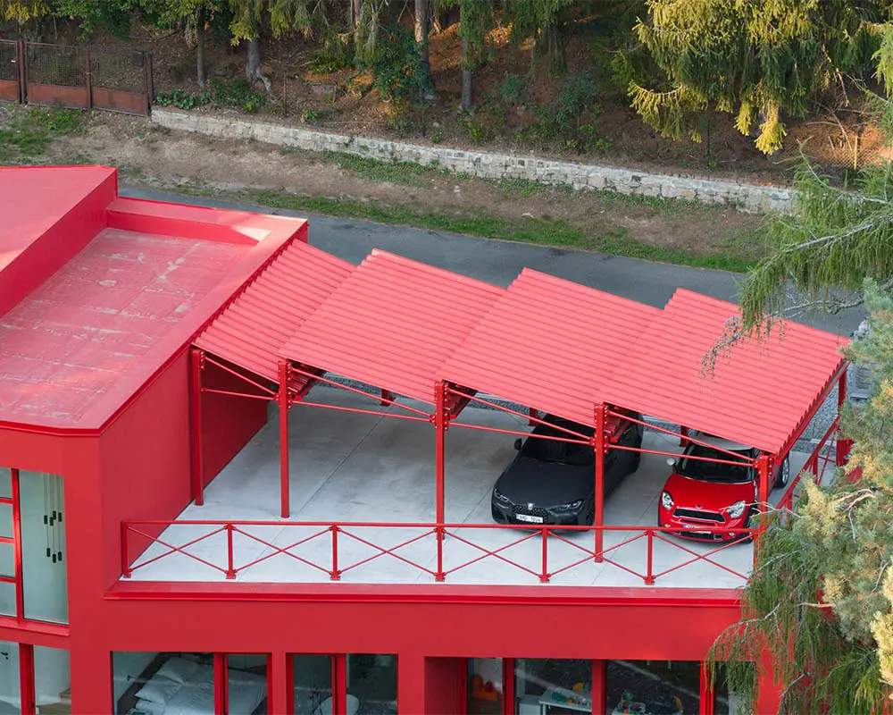 Esta casa es como un ‘organismo vivo’ que se integra en el bosque Esta casa es como un ‘organismo vivo’ que se integra en el bosque
