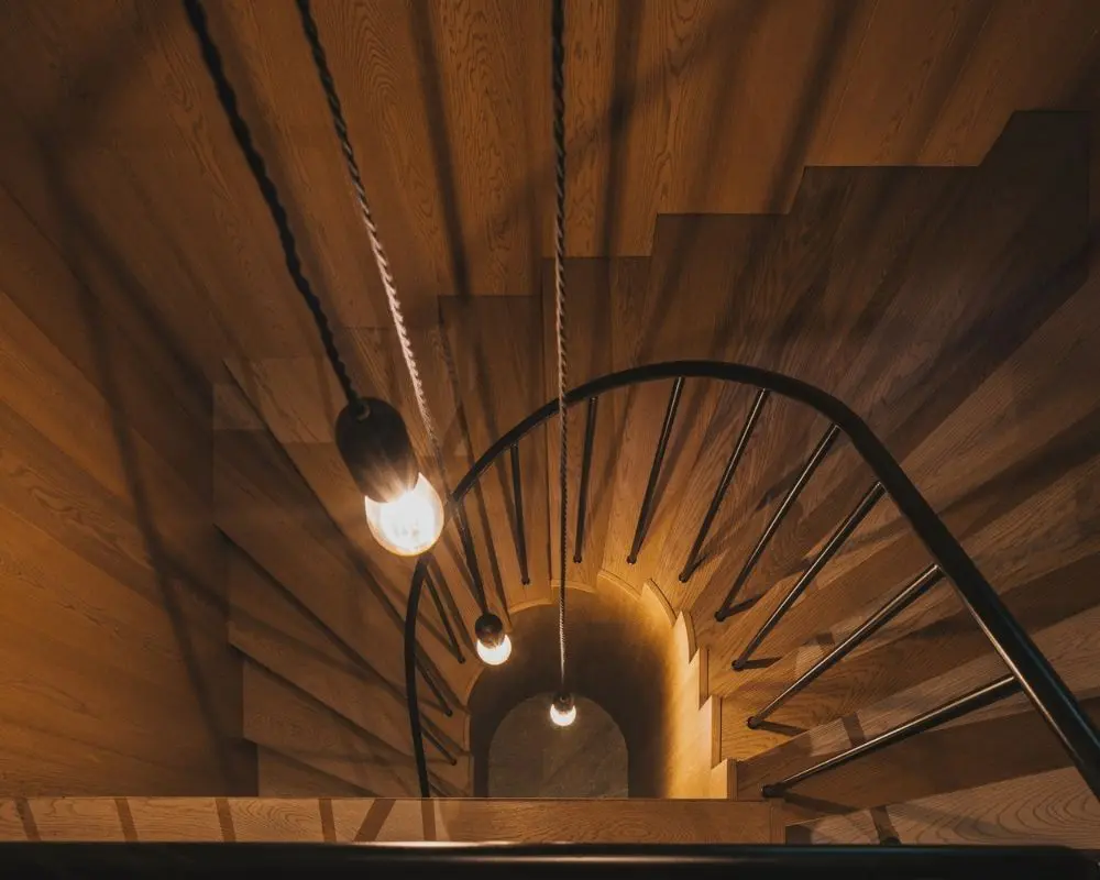 Esta antigua cabaña posada en la montaña se convirtió en un refugio moderno