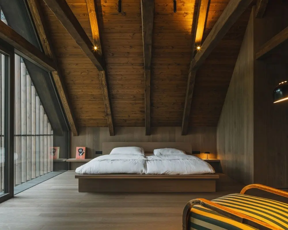 Esta antigua cabaña posada en la montaña se convirtió en un refugio moderno