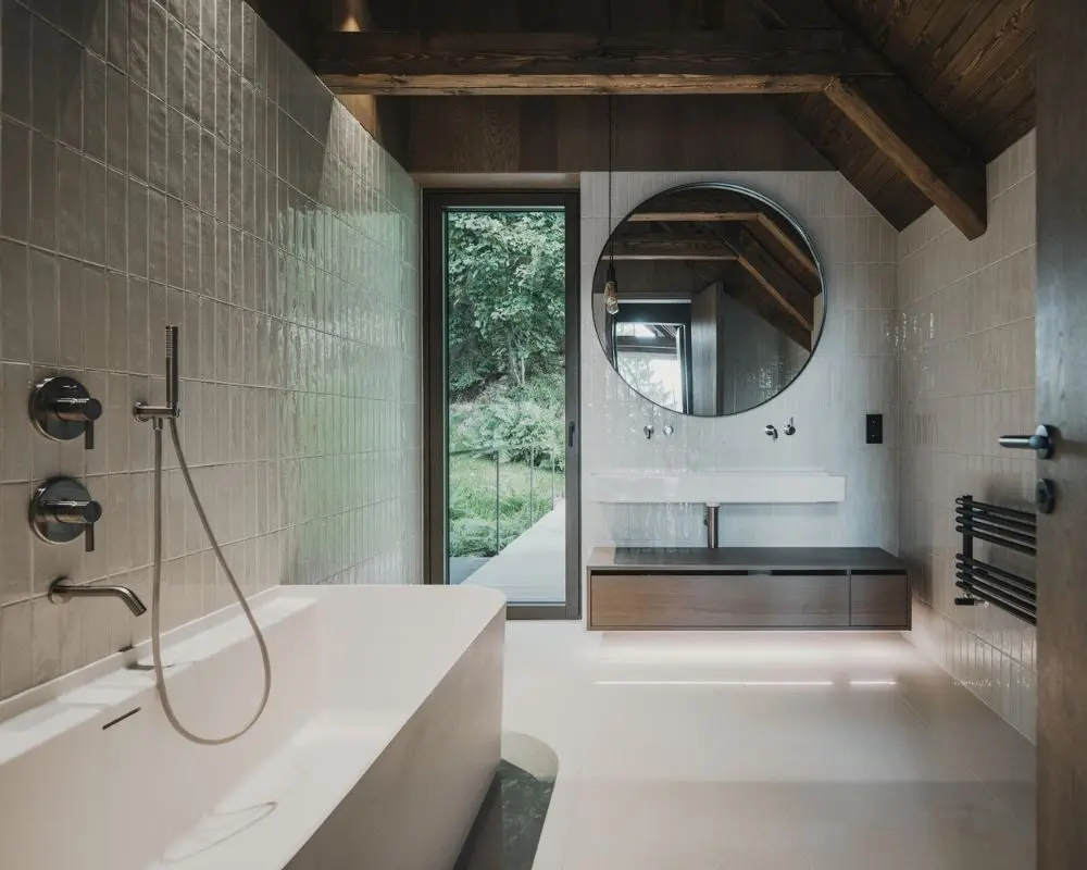 Esta antigua cabaña posada en la montaña se convirtió en un refugio moderno