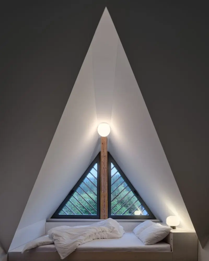 Un hotel de 1928 renace en las montañas checas: su nuevo diseño transforma la forma de habitar