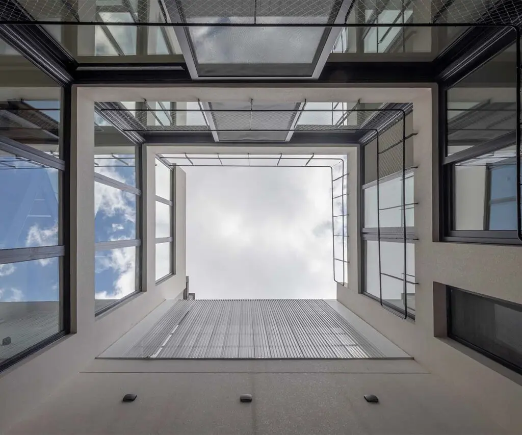 El vacío es el elemento más importante en esta casa en argentina