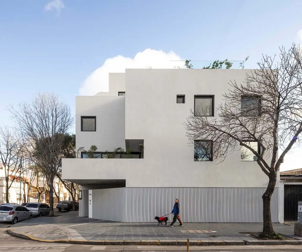 El vacío es el elemento más importante en esta casa en argentina