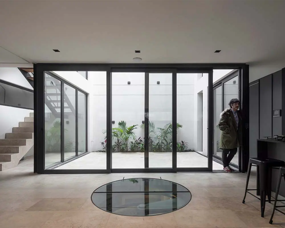 El vacío es el elemento más importante en esta casa en argentina