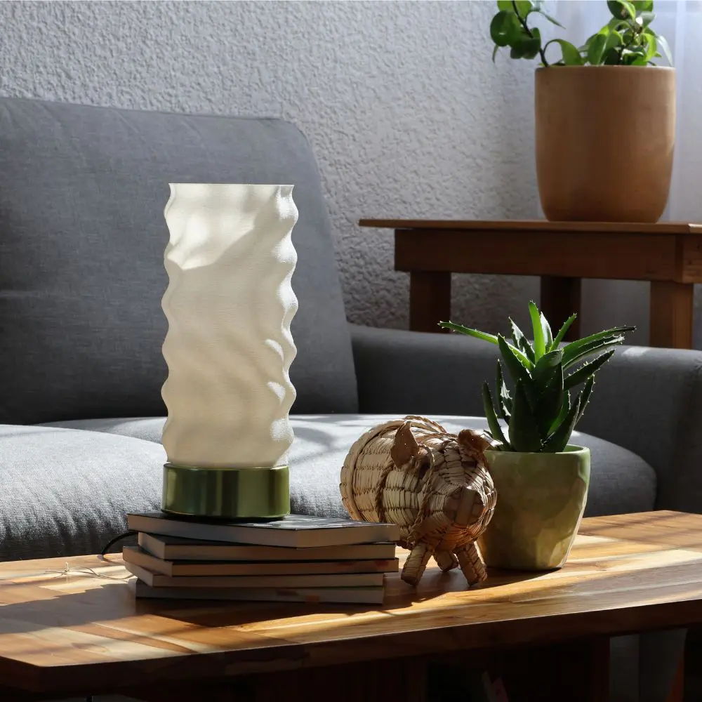 El diseño de curiosas lámparas que transforman la luz en un gesto íntimo dentro del espacio doméstico