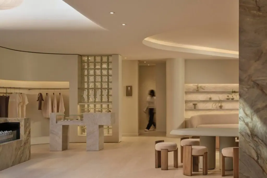 Así se siente hacer yoga y pilates rodeados de buen diseño, geometría y calidez