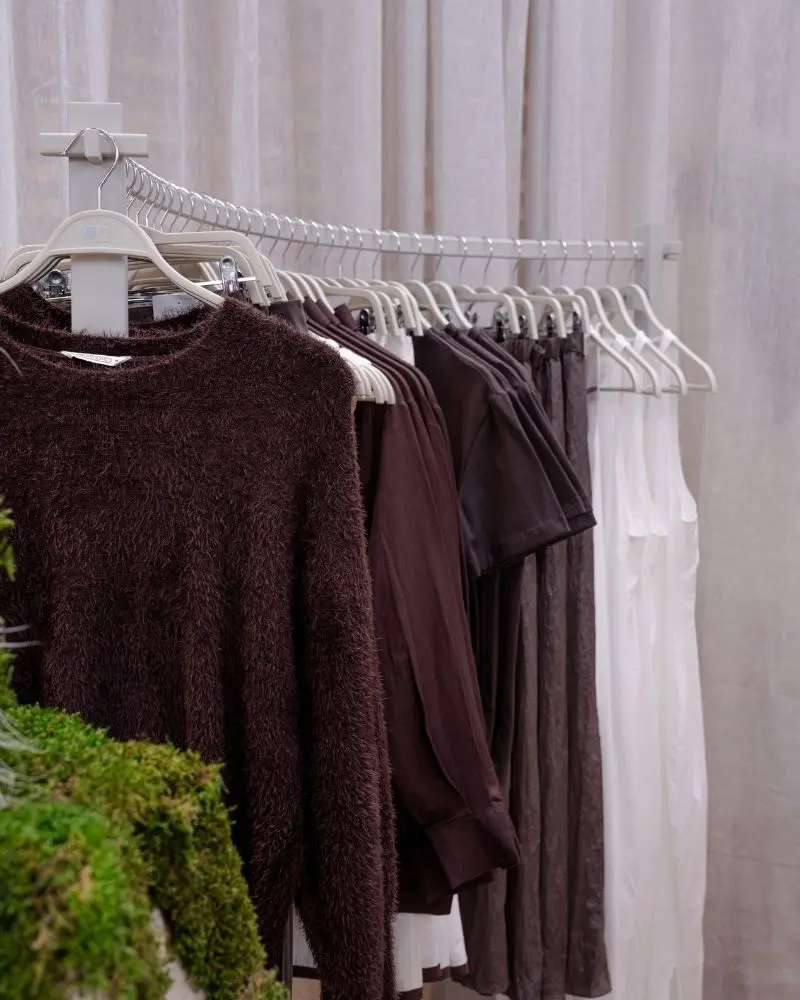 El diseño de una tienda en bogotá donde el bienestar se convierte en protagonista Diseño nueva tienda de punto blanco