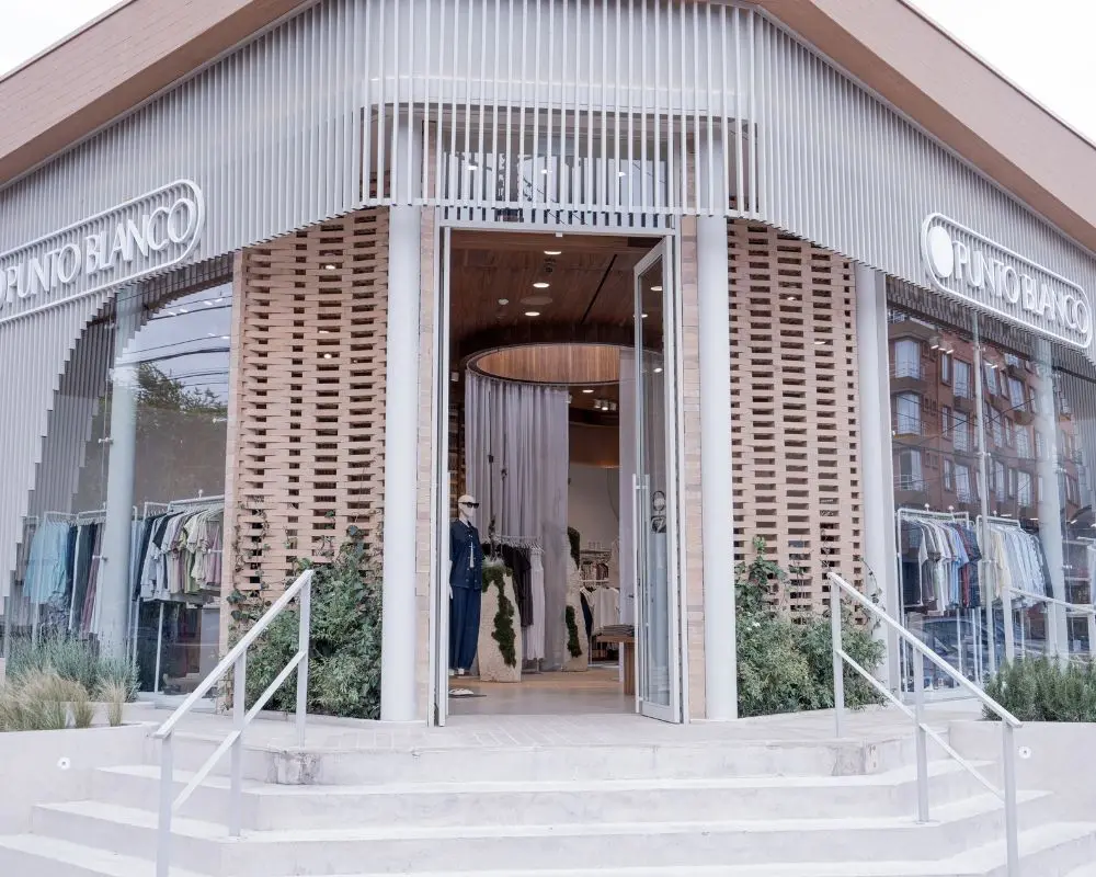 El diseño de una tienda en bogotá donde el bienestar se convierte en protagonista El diseño de una tienda en bogotá donde el bienestar se convierte en protagonista