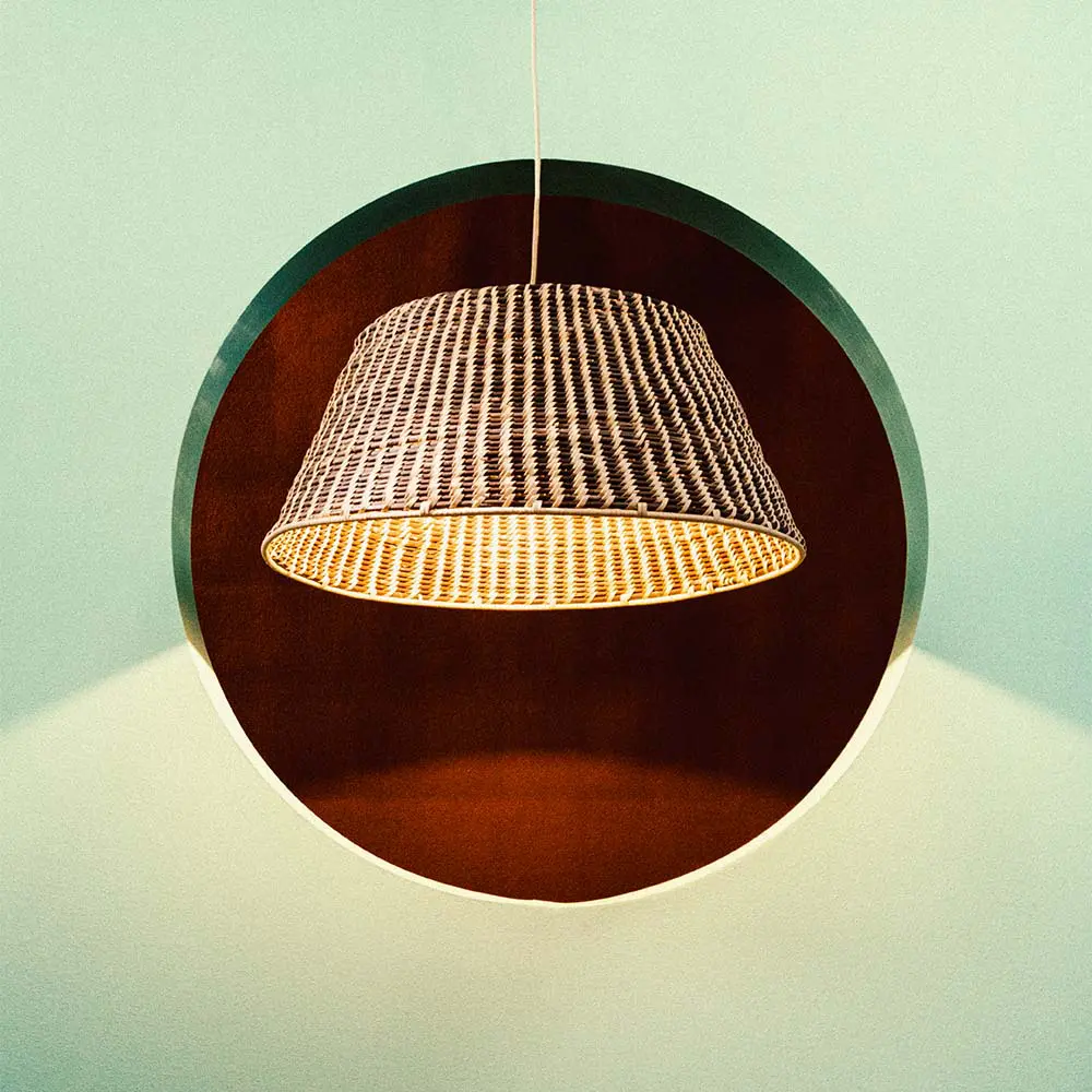 Una colección de objetos funcionales que conecta oficios, territorio y color