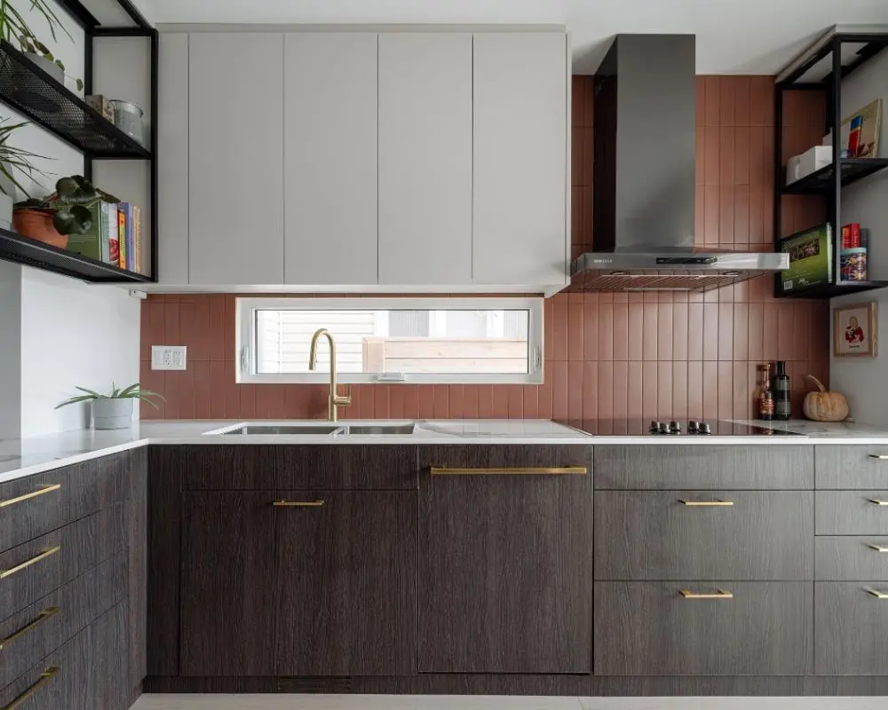 En toronto, canadá, una vivienda de los años 20 renace entre arte, color y funcionalidad