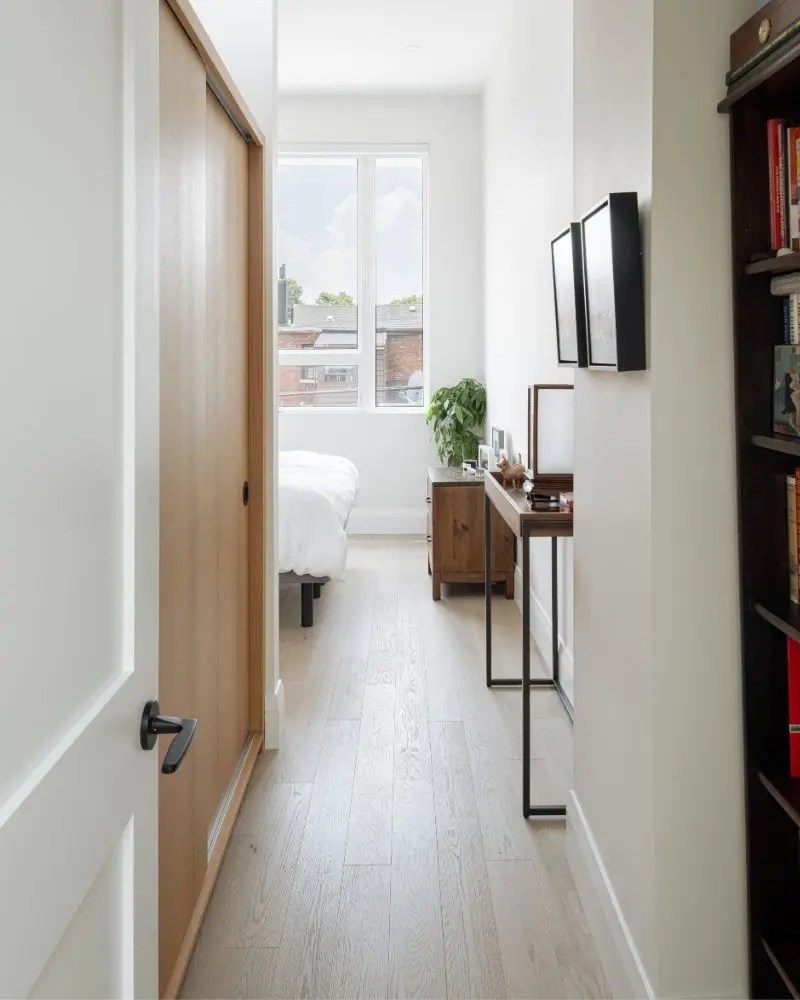 En toronto, canadá, una vivienda de los años 20 renace entre arte, color y funcionalidad