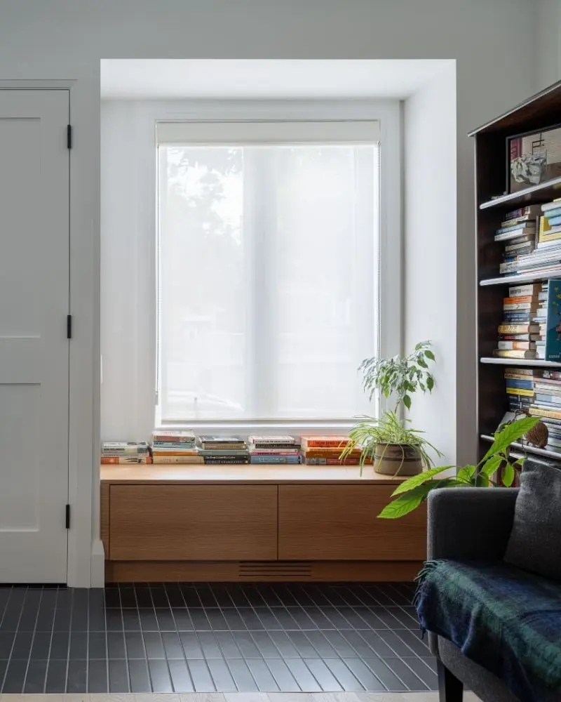 En toronto, canadá, una vivienda de los años 20 renace entre arte, color y funcionalidad