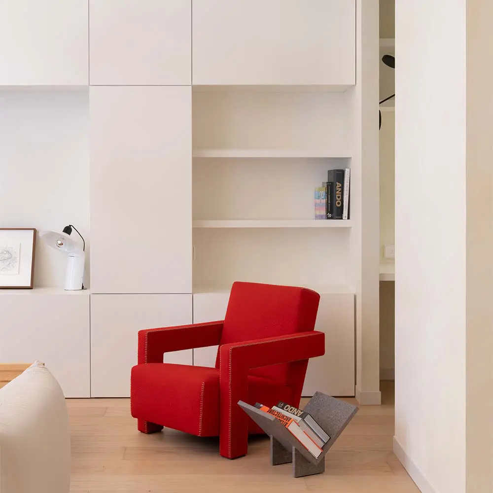 Un apartamento en españa donde la cocina se articula como el centro vital