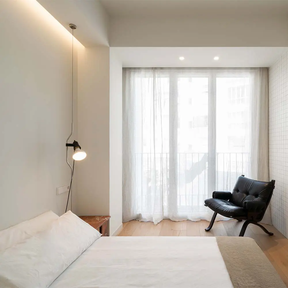 Un apartamento en españa donde la cocina se articula como el centro vital