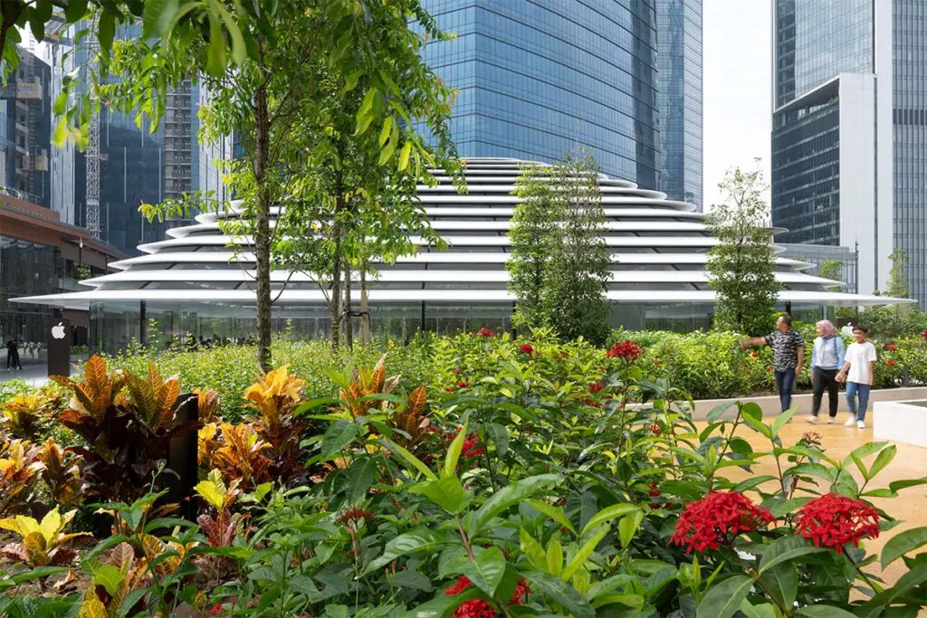 Esta es la tienda de apple en malasia donde la tecnología se adapta al trópico