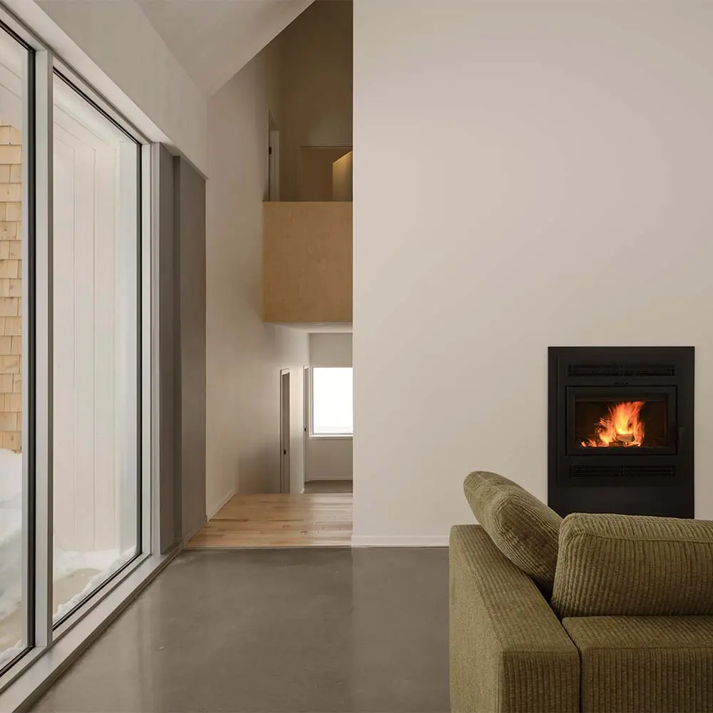 ¿le gustaría refugiarse de la nieve en esta cabaña? ¿le gustaría refugiarse de la nieve en esta cabaña?