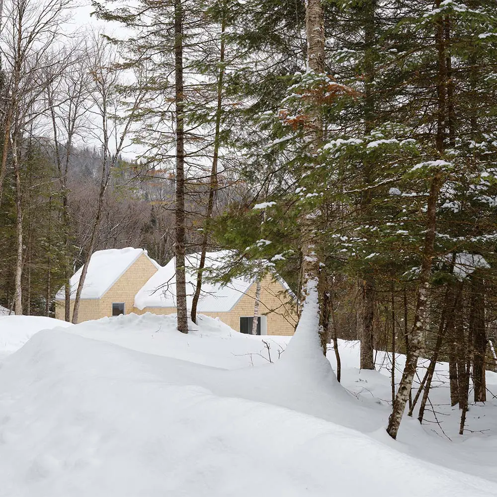 ¿le gustaría refugiarse de la nieve en esta cabaña? ¿le gustaría refugiarse de la nieve en esta cabaña?