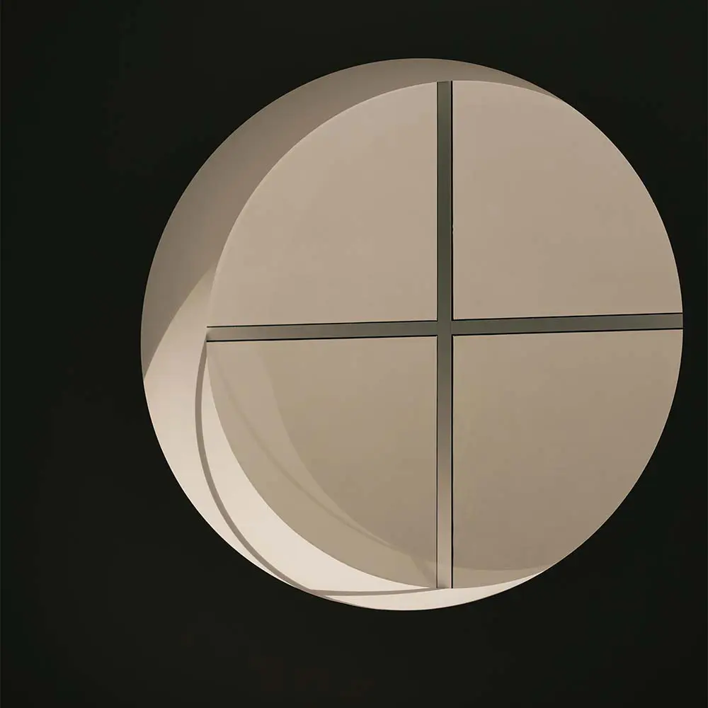 Inspirada en el pensamiento japonés, esta vivienda encuentra en el vacío la esencia de su diseño