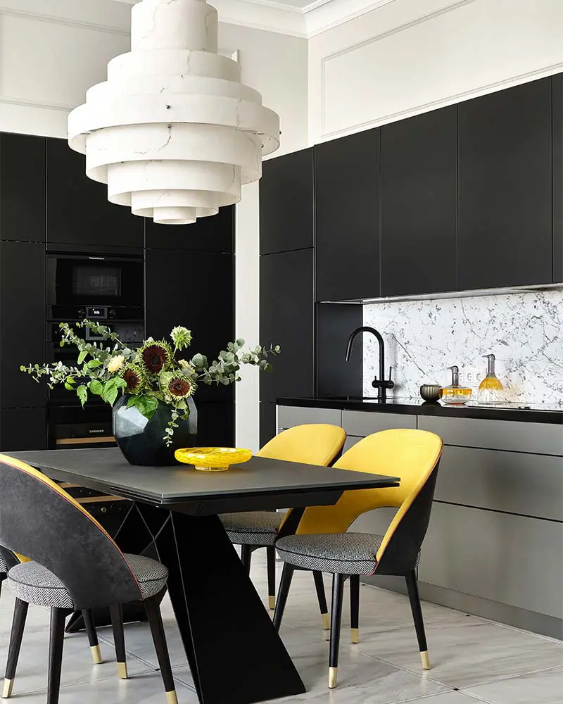 Una ‘casa galería’ donde la luz y el arte construyen una experiencia habitable