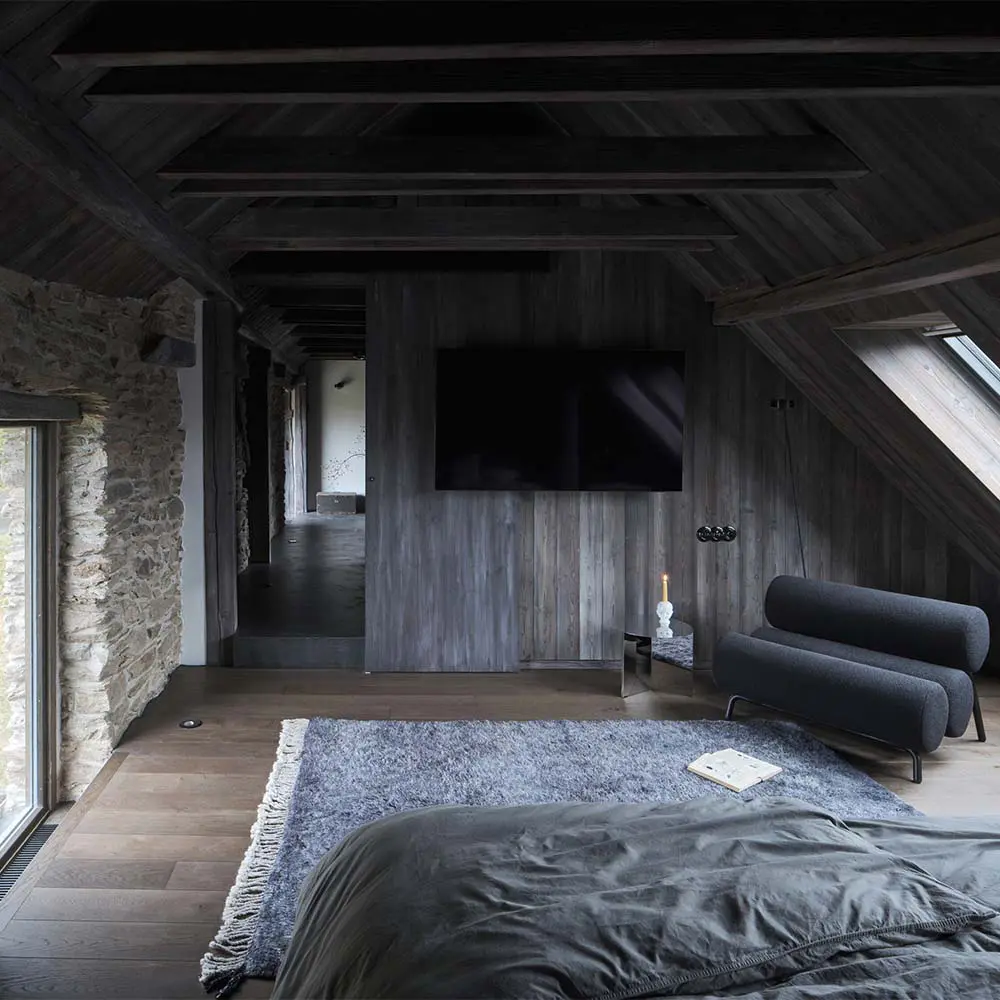 Una casa que convierte la tradición rural en una experiencia contemporánea