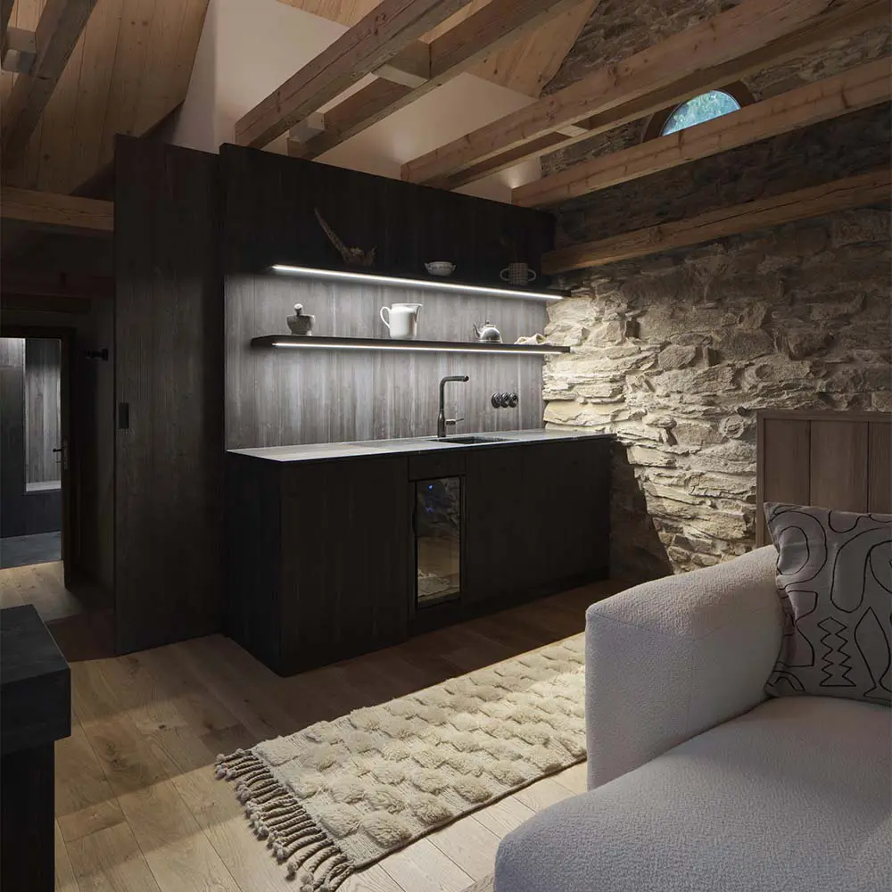 Una casa que convierte la tradición rural en una experiencia contemporánea