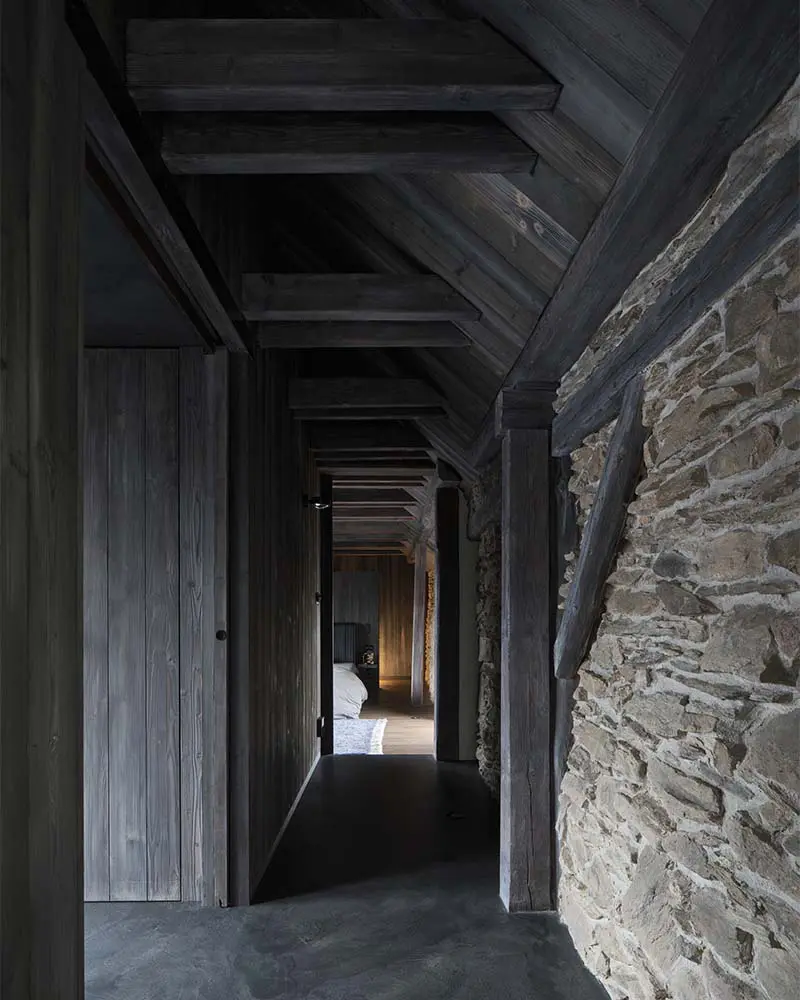 Una casa que convierte la tradición rural en una experiencia contemporánea