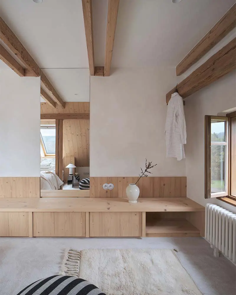 Una casa que convierte la tradición rural en una experiencia contemporánea