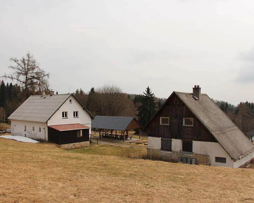 Reconstruir la vida: el antes y el después de una casa en república checa