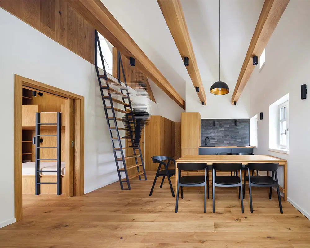 Reconstruir la vida: el antes y el después de una casa en república checa