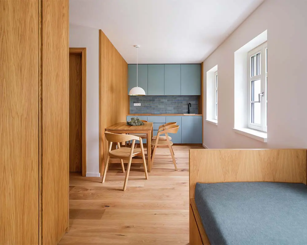 Reconstruir la vida: el antes y el después de una casa en república checa