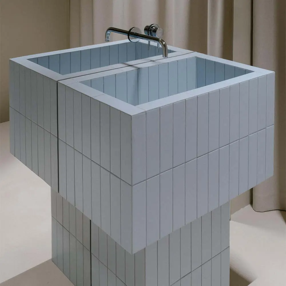 El diseño un interior de esta casa en rusia convierte la arquitectura en un sistema dinámico