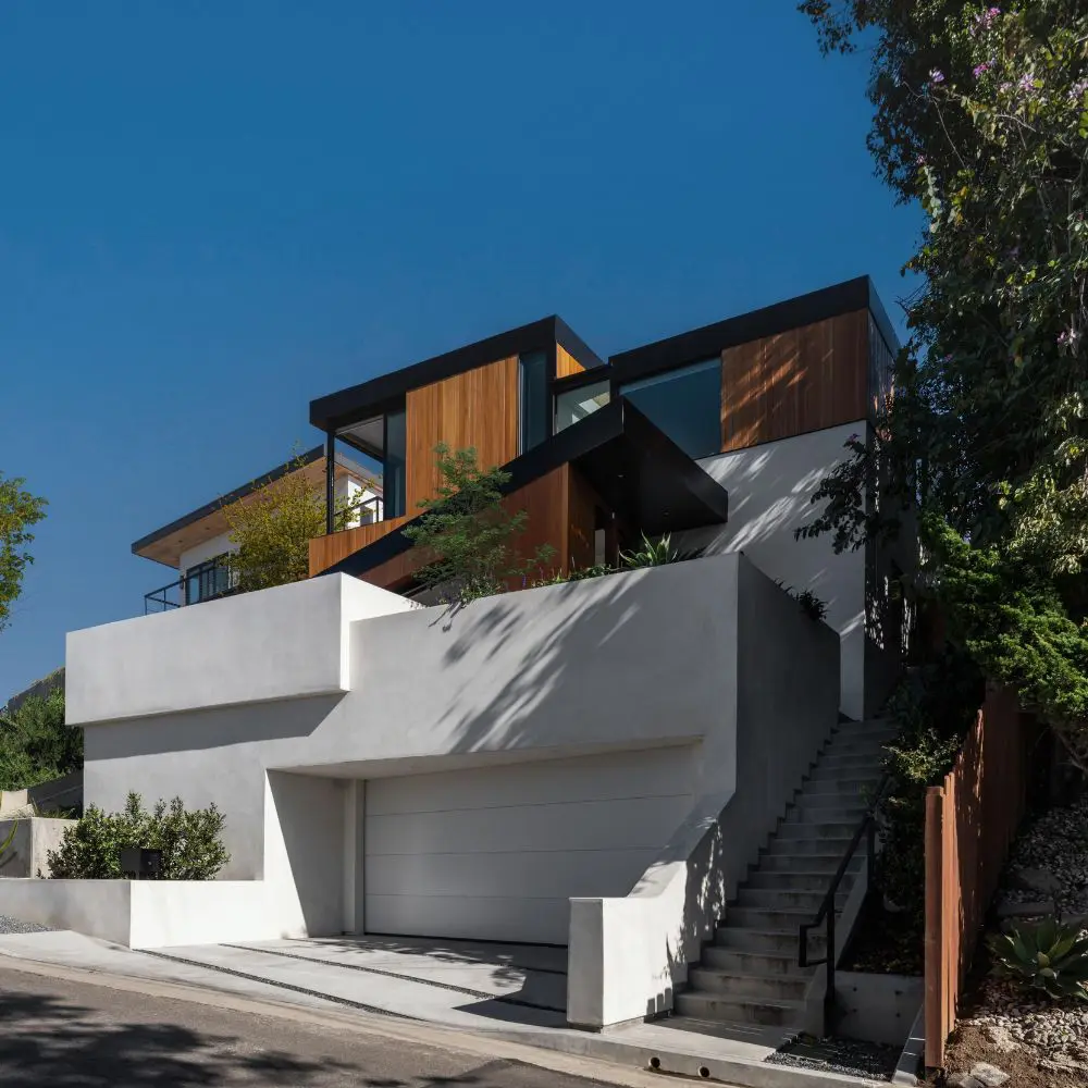 Una casa en los ángeles donde cada espacio es parte de una secuencia visual y sensorial
