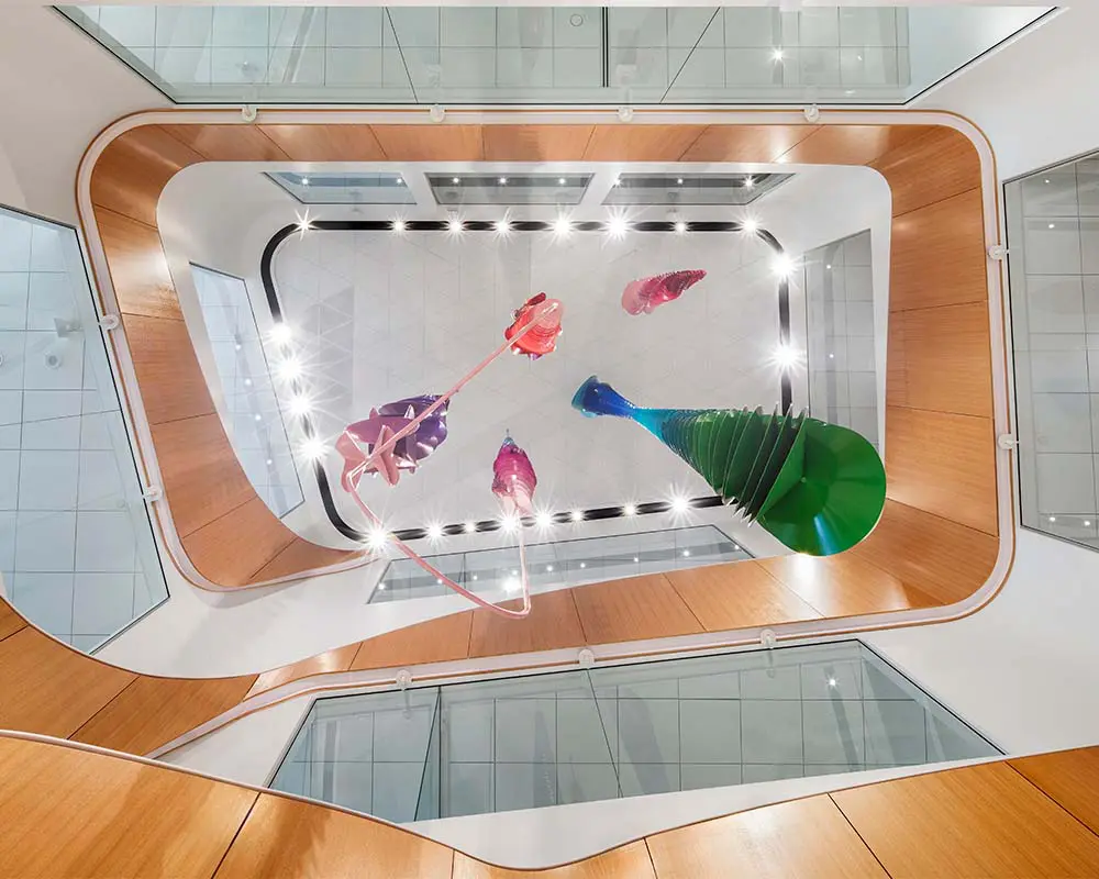 La arquitectura de un pabellón materno-infantil que transforma la experiencia hospitalaria