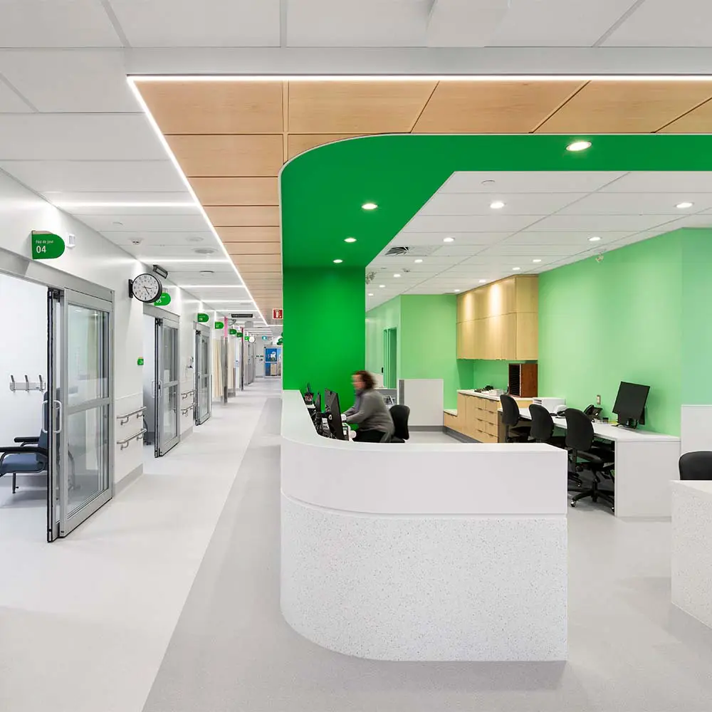 La arquitectura de un pabellón materno-infantil que transforma la experiencia hospitalaria