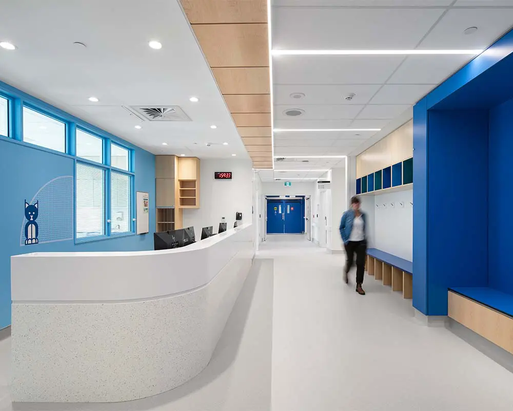 La arquitectura de un pabellón materno-infantil que transforma la experiencia hospitalaria