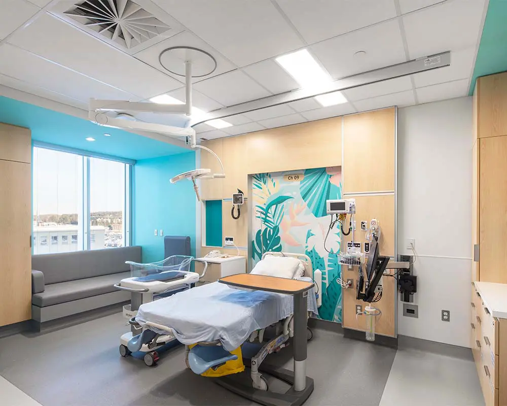 La arquitectura de un pabellón materno-infantil que transforma la experiencia hospitalaria