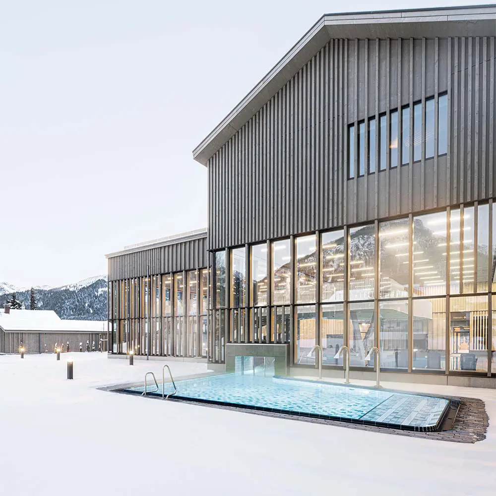 Este edificio es una experiencia termal diseñado para disfrutar del paisaje alemán
