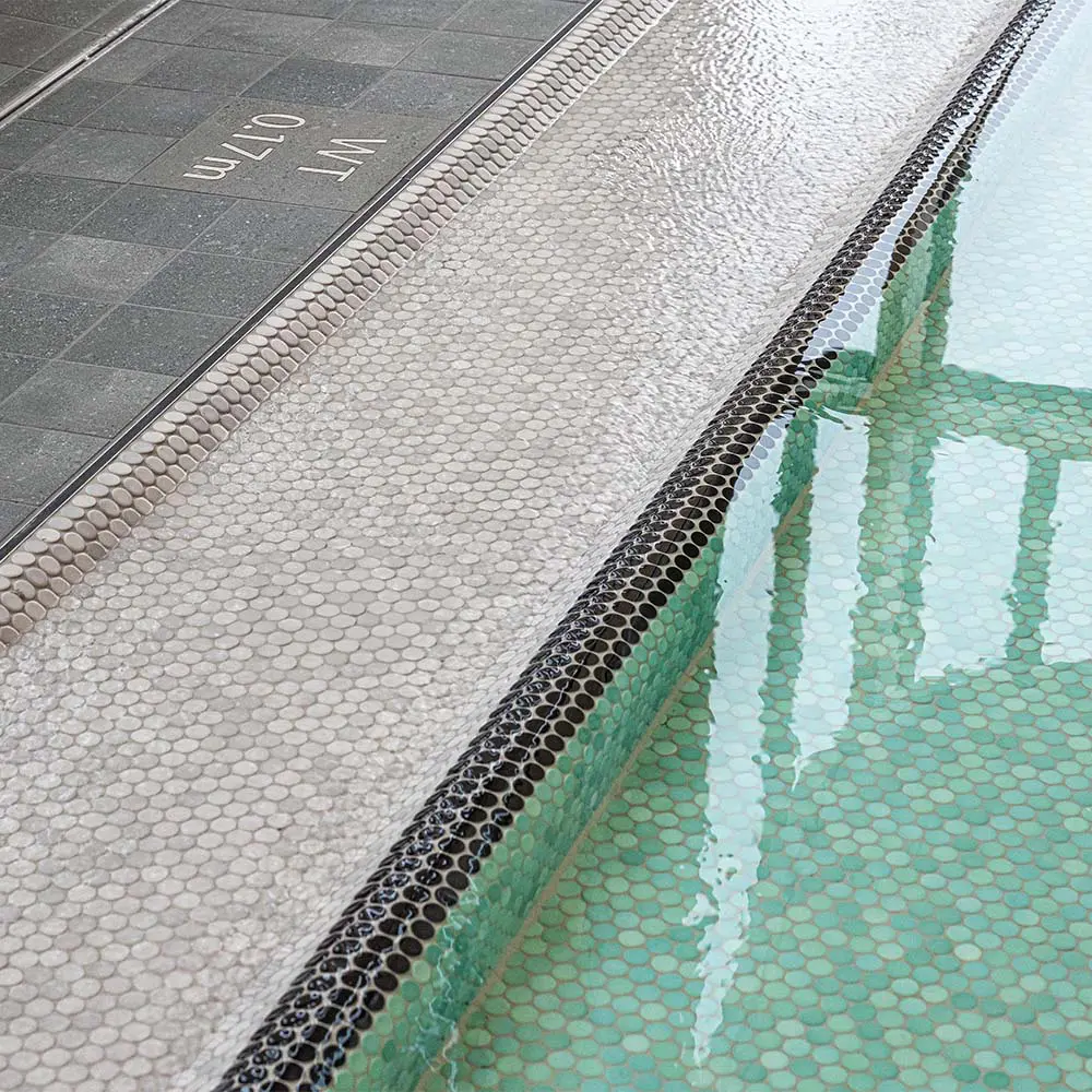 Este edificio es una experiencia termal diseñado para disfrutar del paisaje alemán