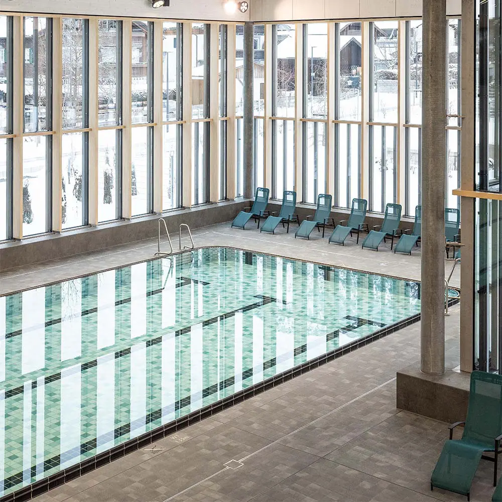 Este edificio es una experiencia termal diseñado para disfrutar del paisaje alemán