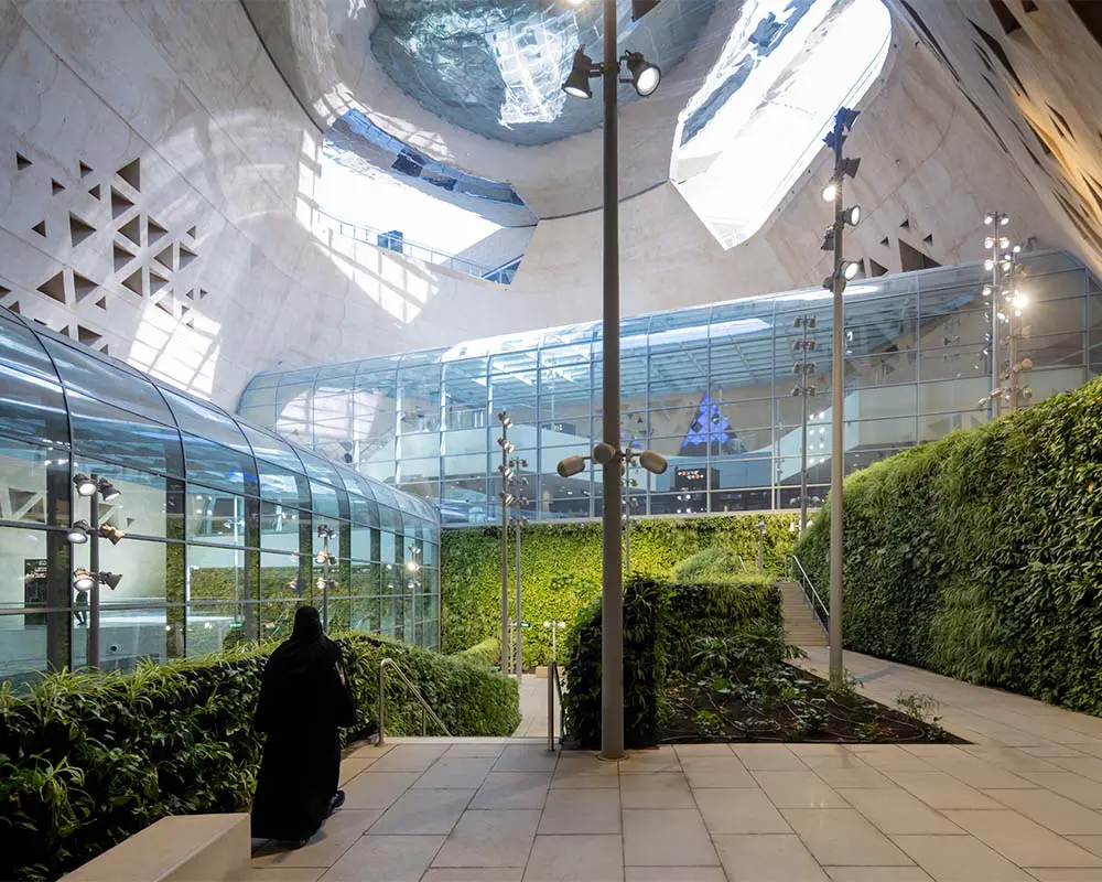 La arquitectura de la estación de metro qasr al hokm, arabia saudita: abierta, luminosa y habitable