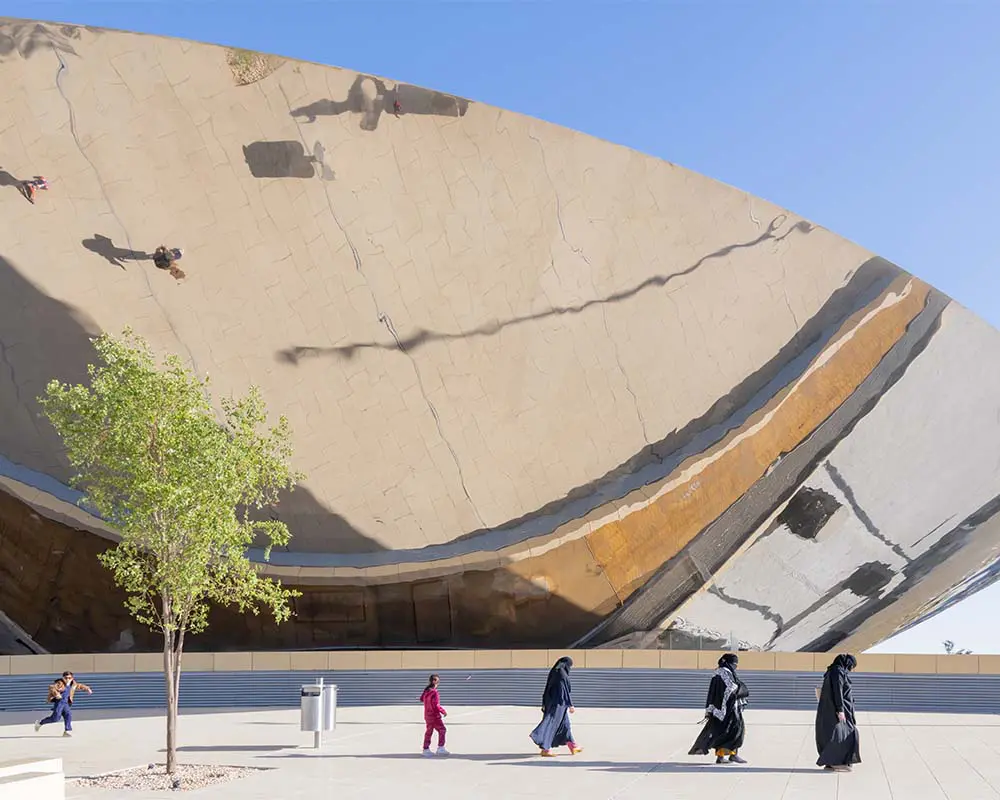 La arquitectura de la estación de metro qasr al hokm, arabia saudita: abierta, luminosa y habitable