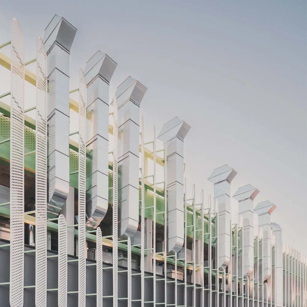El diseño de un concesionario en españa que convierte la arquitectura en una experiencia visual