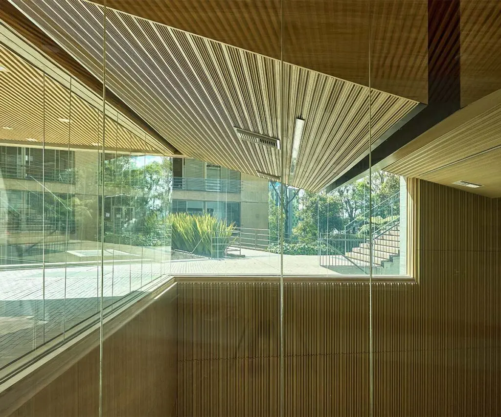 La caja de música: el edificio de la universidad de los andes, un escenario para vivir el arte La caja de música: el edificio de la universidad de los andes, un escenario para vivir el arte