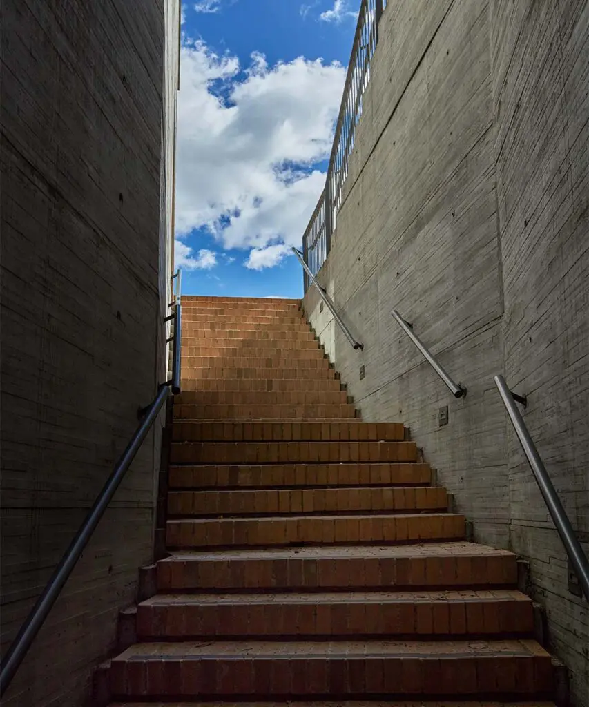 La caja de música: el edificio de la universidad de los andes, un escenario para vivir el arte La caja de música: el edificio de la universidad de los andes, un escenario para vivir el arte