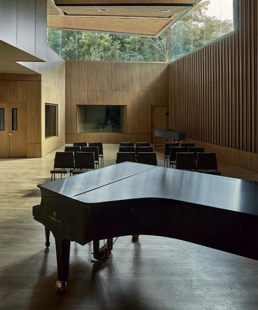 La caja de música: el edificio de la universidad de los andes, un escenario para vivir el arte La caja de música: el edificio de la universidad de los andes, un escenario para vivir el arte