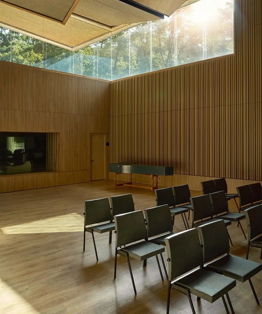 La caja de música: el edificio de la universidad de los andes, un escenario para vivir el arte La caja de música: el edificio de la universidad de los andes, un escenario para vivir el arte