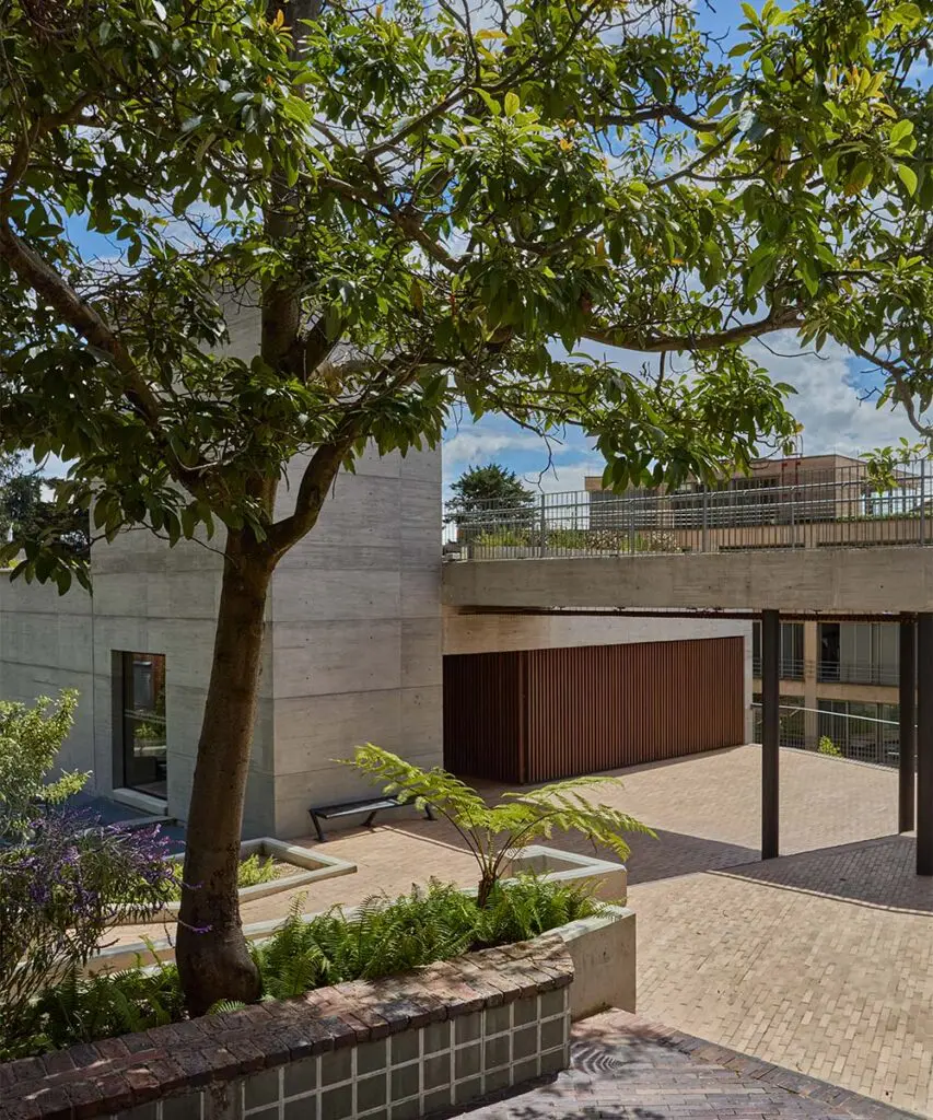 La caja de música: el edificio de la universidad de los andes, un escenario para vivir el arte La caja de música: el edificio de la universidad de los andes, un escenario para vivir el arte